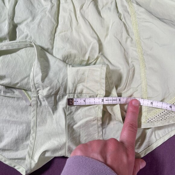 Offline by Aerie 2" running shorts in pale Yellow - Size Medium - Picture 4 of 9